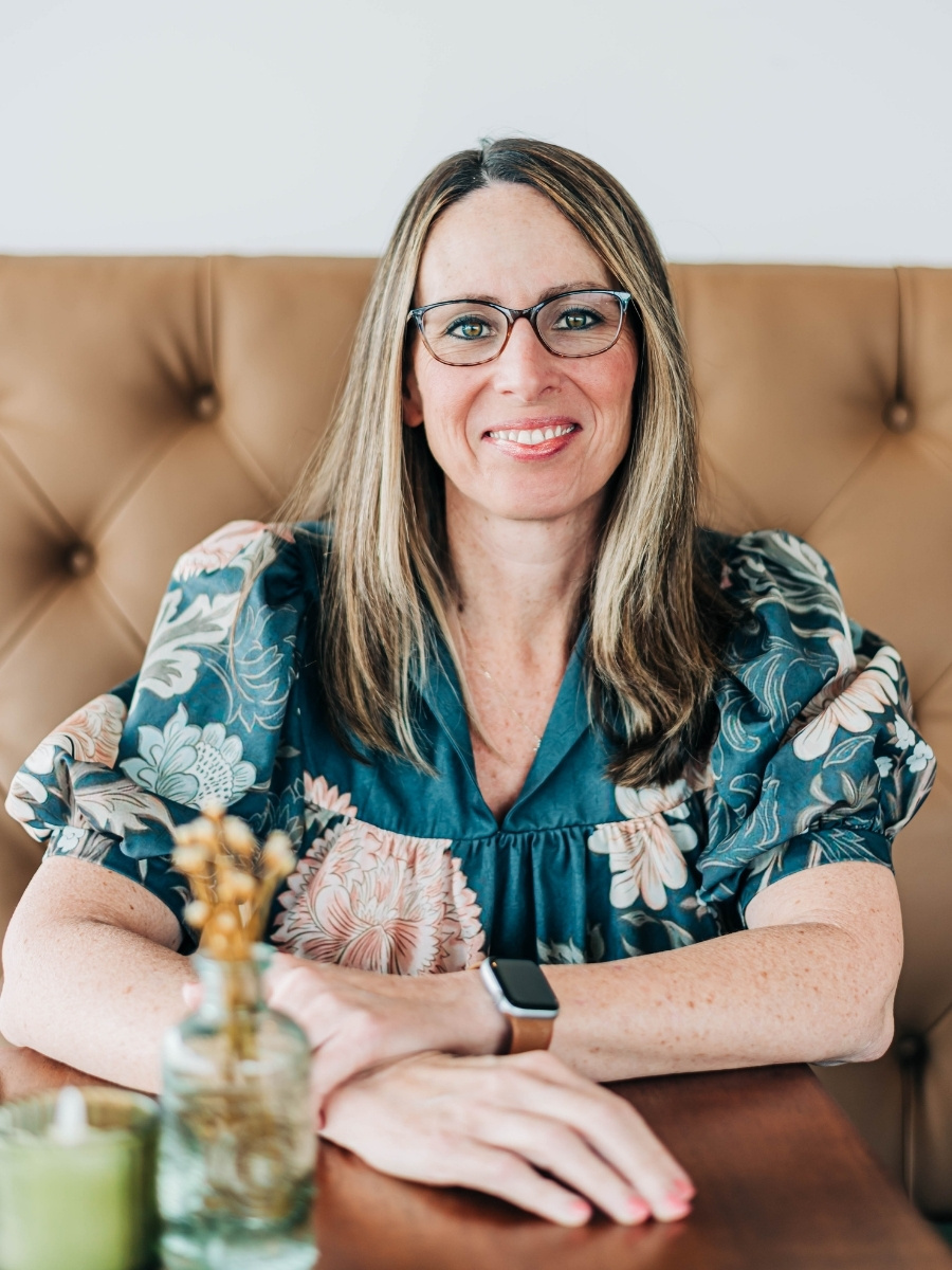 Melissa Anderson headshot 1 - Olive & Ash Counseling